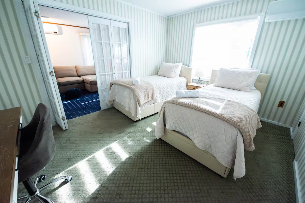 Twin bedroom
